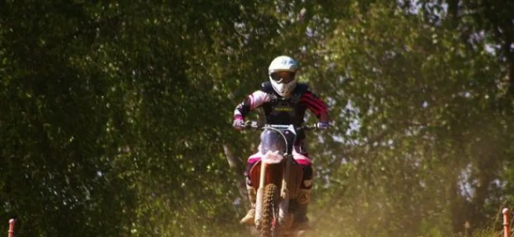 Scatto in Corsa: Allenamento Motocross