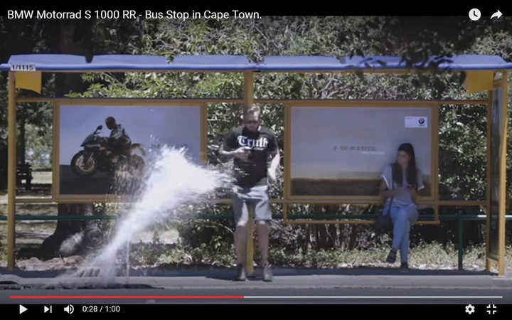Divertente video commerciale della BMW S1000RR