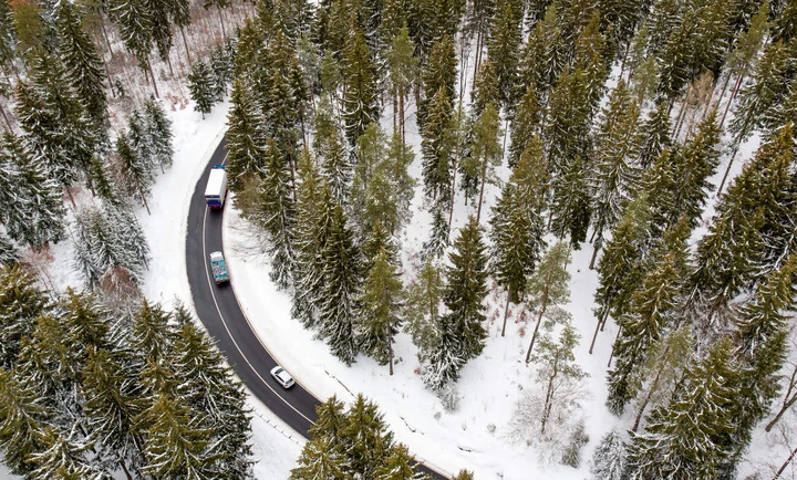 Auto elettriche, il freddo dimezza l'autonomia: batterie KO