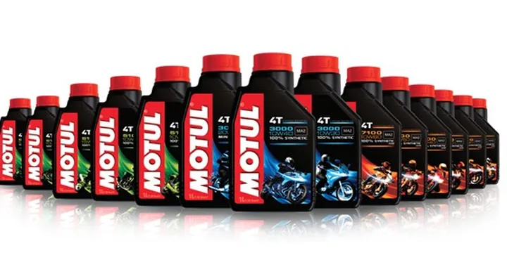 Motul rinnova la gamma di lubrificanti per moto