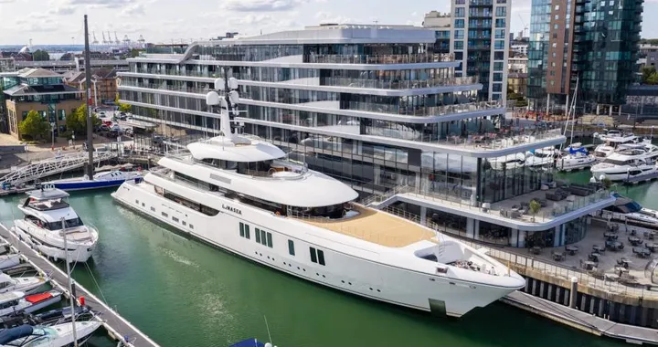 Southampton, arriva il superyacht più grande mai ospitato nel porto: 73 metri