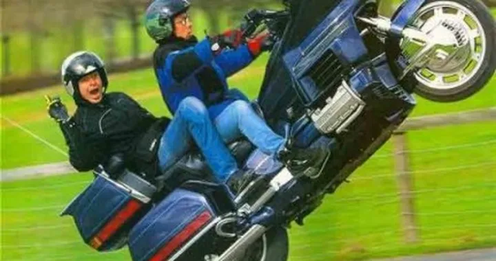 Foto del giorno: Goldwing up!