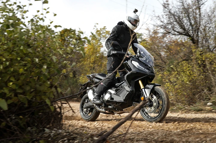 Honda X-ADV 2021, la prova su strada