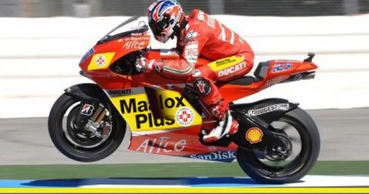 Foto del giorno: nuovo sponsor sulla D16 di Stoner dalla prossima gara