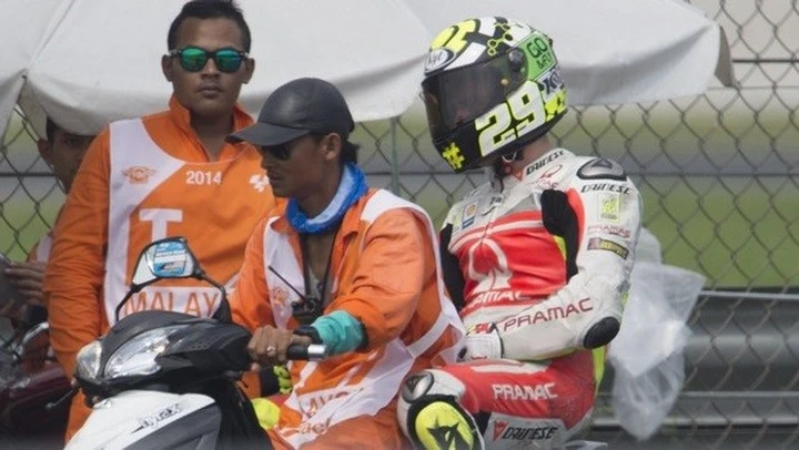 MotoGP Malesia 2014: Iannone abbattuto da Marquez, Pernat accusa Dorna