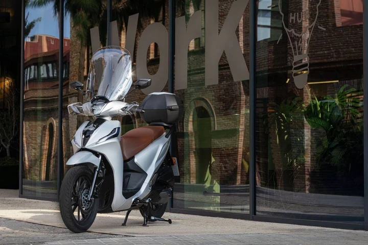 People R Hybrid: la spinta elettrica che mancava negli scooter compatti