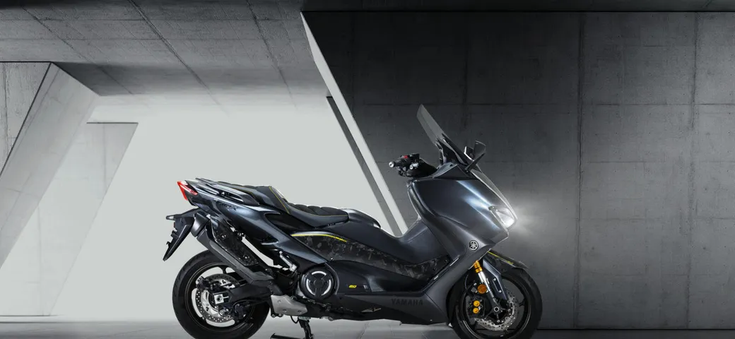 Yamaha TMAX 20° Anniversary, ordinabile online: prezzo e specifiche