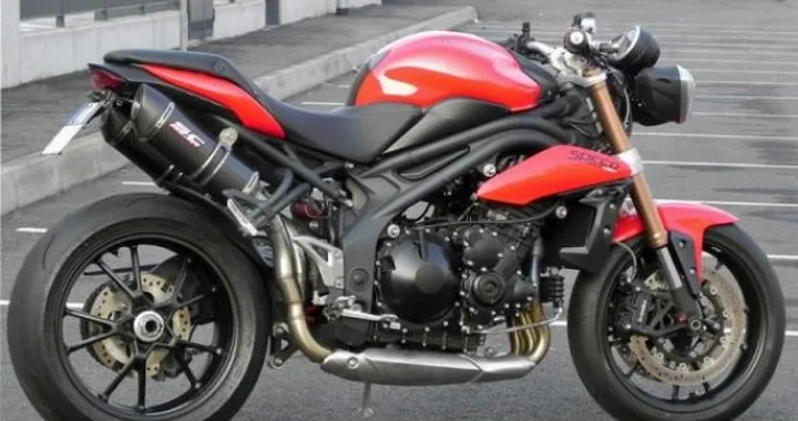 Doppio scarico alto SC-Project per Triumph Speed Triple 2011/12