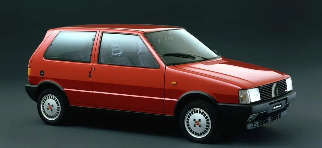 Fiat Uno Turbo i.e. compie quarant'anni: il mito italiano non tramonta