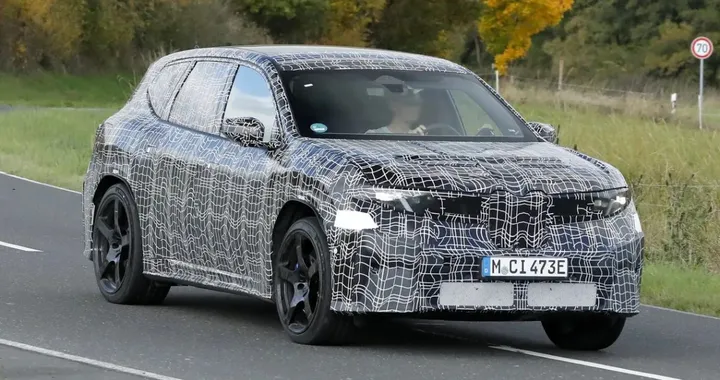 Nuova BMW iX3 M, la versione sportiva EV sorprende con potenza e stile