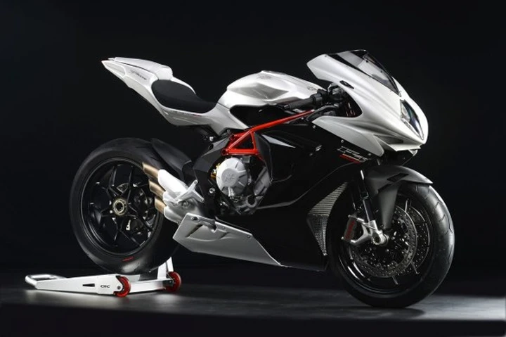 MV Agusta F3 800 2013: 148 CV per 173 Kg