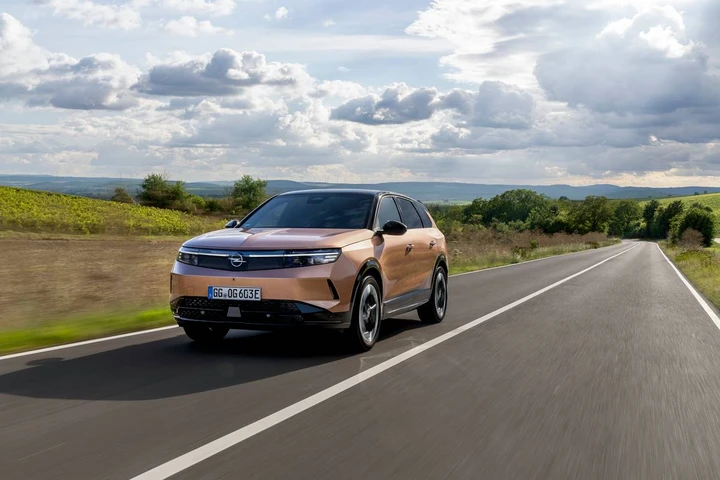 Opel Grandland Electric Long Range: autonomia fino a 694 km