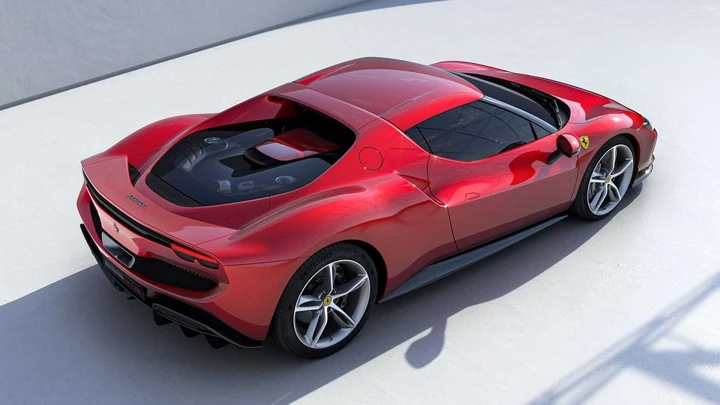 Ferrari rubata a Napoli ritrovata in un casolare grazie al GPS: chi sono i responsabili