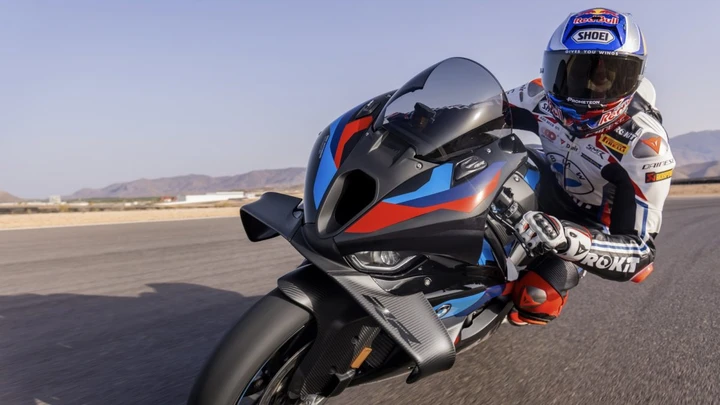 Toprak Razgatlioglu e la BMW M1000R: spettacolo e innovazione