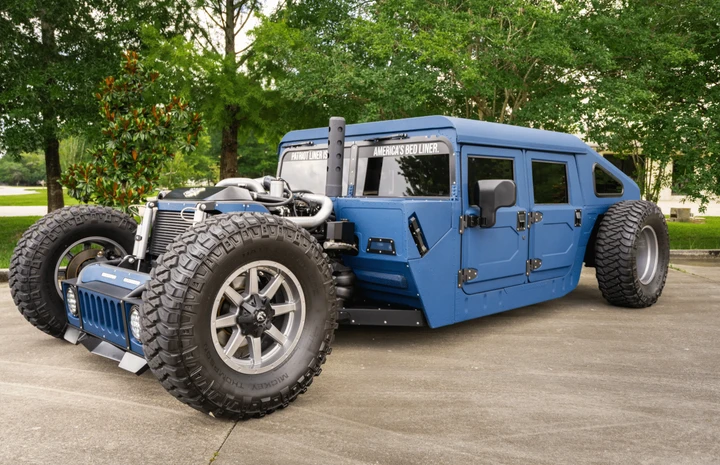 Un mezzo militare anni '80 trasformato in un Rat Rod da 750 CV