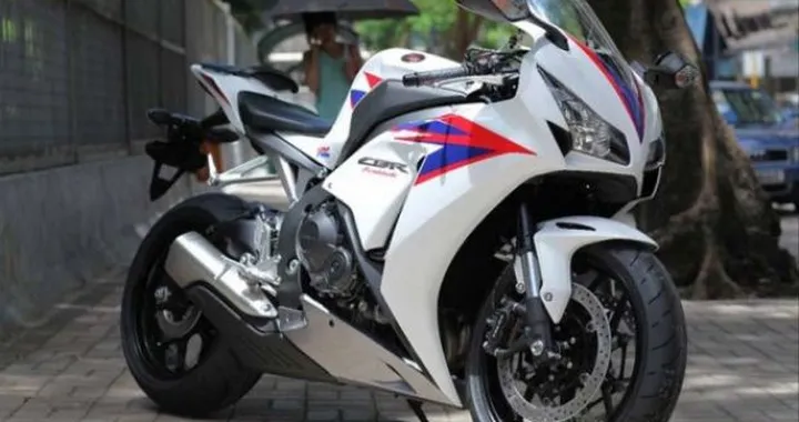 Honda CBR1000RR 2012: scappate le prime foto ufficiali