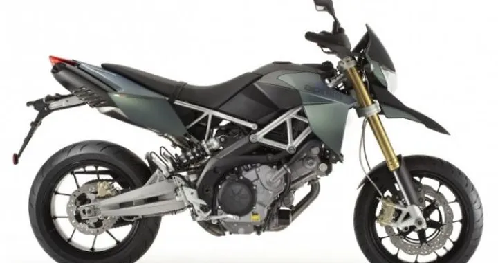 Listino prezzi Aprilia 2011: cala il prezzo della Dorsoduro 750 Factory/ABS