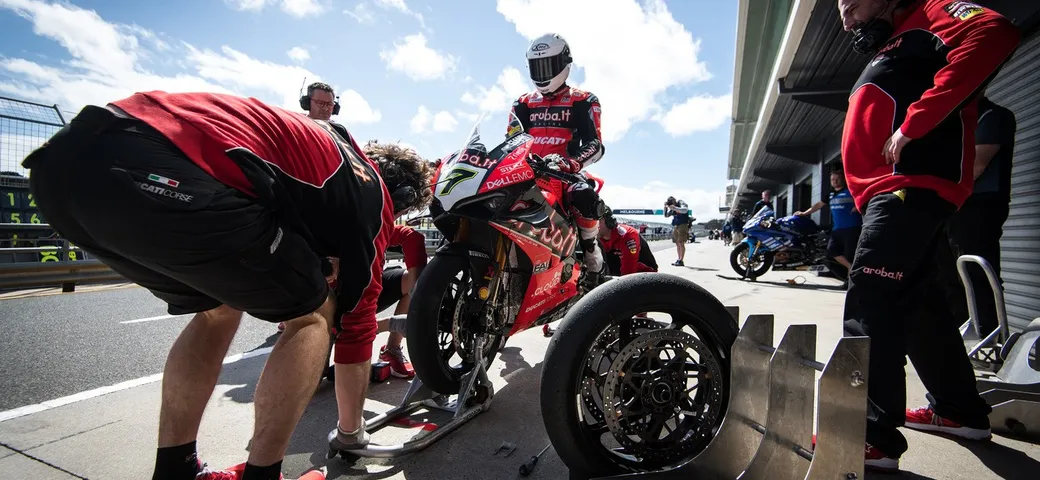 SBK Phillip Island, no al cambio gomma obbligatorio