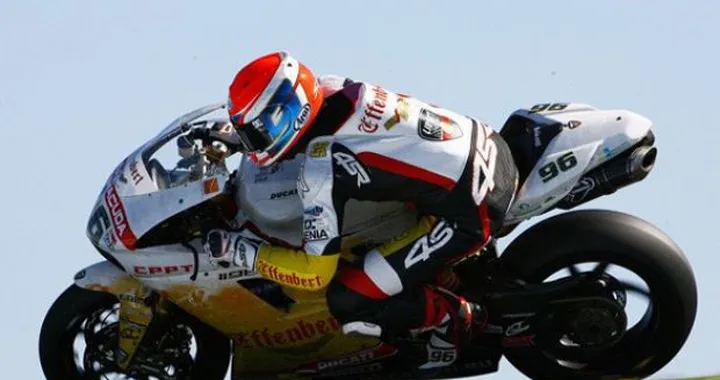 Superbike, Imola: Smrz strappa la pole a Lascorz. Poi Sykes e Biaggi. 15 piloti in meno di 1"