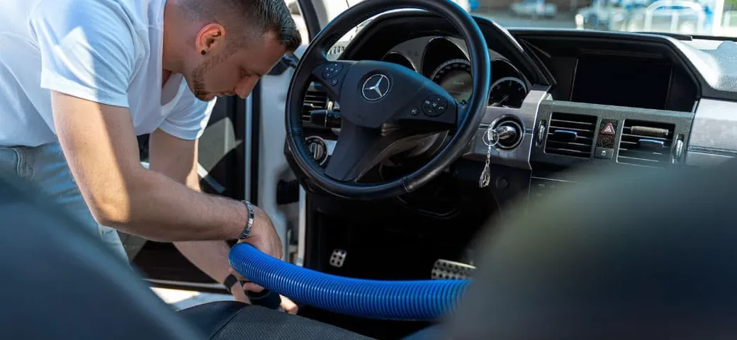 Le auto hanno più batteri di una toilette: lo sconcertante studio