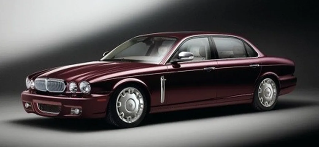 La nuova XJ Daimler Super Eight