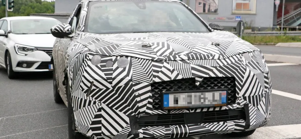 DS3 Crossback: nuove foto spia del SUV compatto