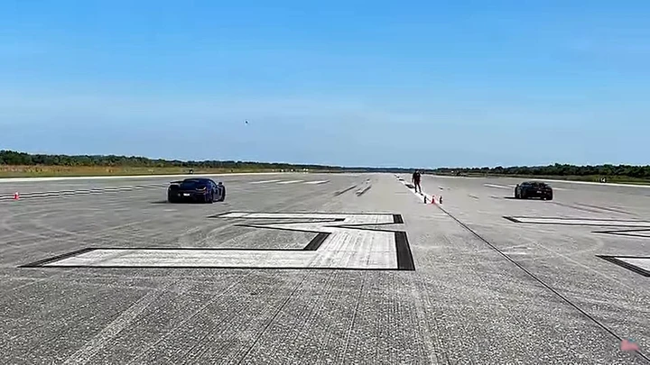 Bugatti Chiron SS vs Rimac Nevera: una drag race stellare | Video