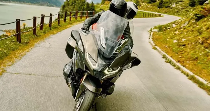 BMW R 1300 RT: potenza, comfort e tecnologia per il turismo del futuro