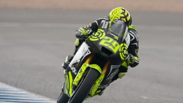 Moto2: grande dominio di Andrea Iannone sotto la pioggia di Jerez