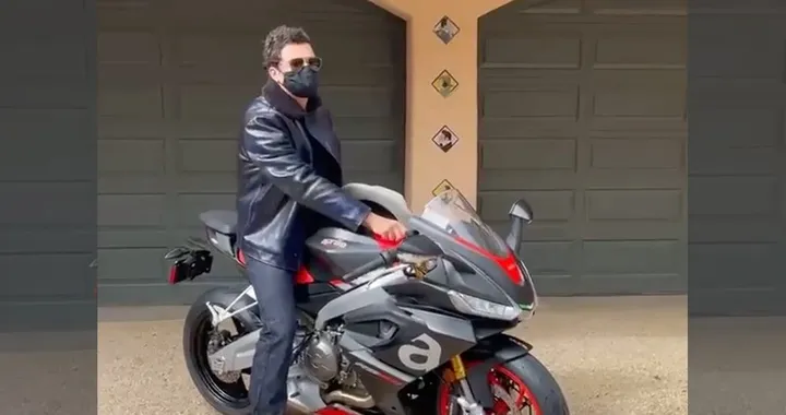 Orlando Bloom ha messo in box la nuova Aprilia RS 660
