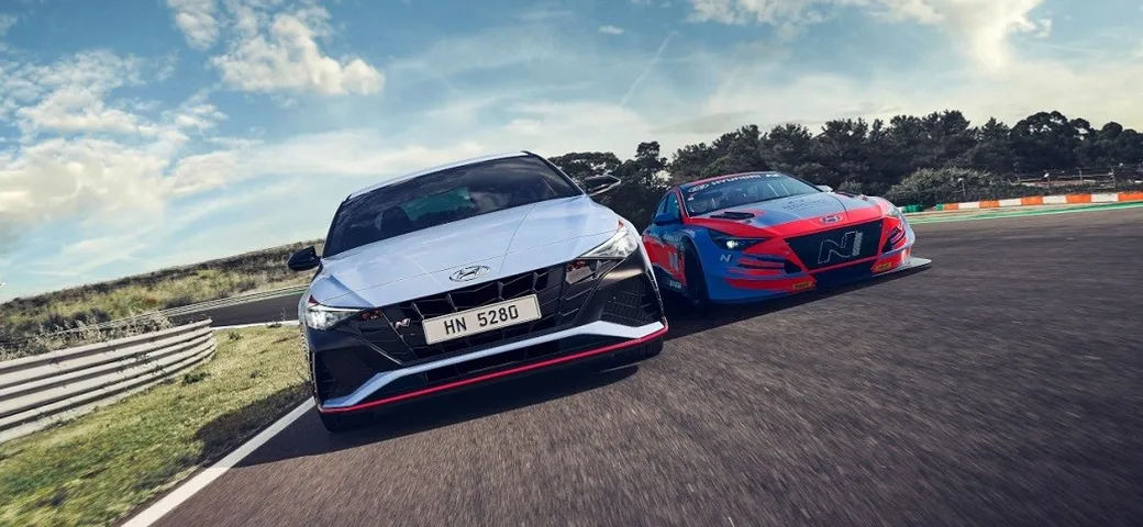Hyundai Elantra N: caratteristiche, dotazioni, motore