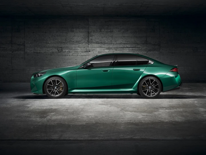 nuova BMW M5 2024 prestazioni