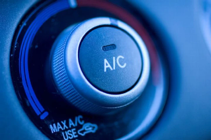 Risparmiare carburante? A volte è meglio accendere il clima che tirar giù i vetri