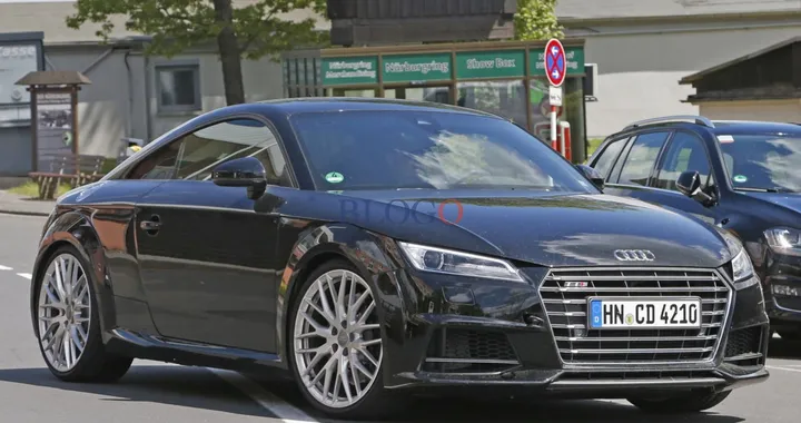 Audi TT RS: foto spia su strada