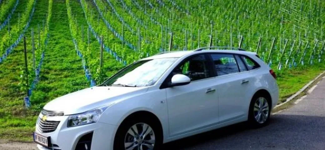 Chevrolet Cruze Station Wagon 2012: caratteristiche, prezzi e impressioni di guida