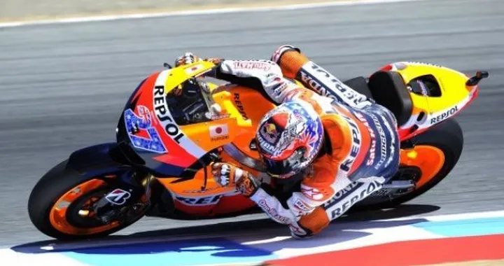 MotoGP, Brno: Stoner scivola ma comanda le FP3 davanti a Lorenzo e Rossi