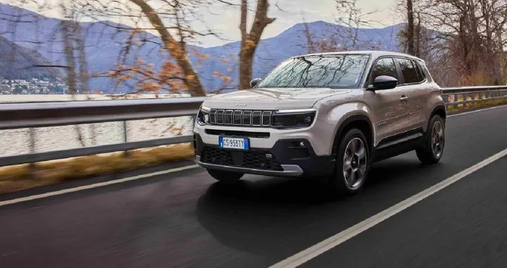 Jeep Avenger ancora leader dei B-SUV in Italia, in attesa del restyling
