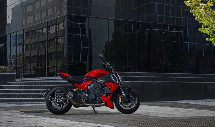 Ducati Diavel V4 2023: caratteristiche e prezzo