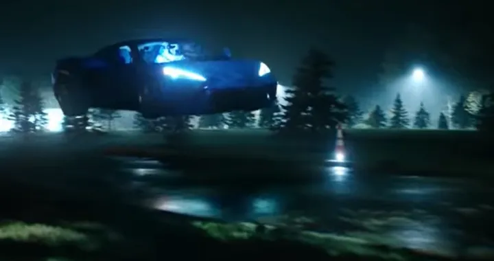 Con la Corvette salta su un'altra Corvette: video reale o fake?
