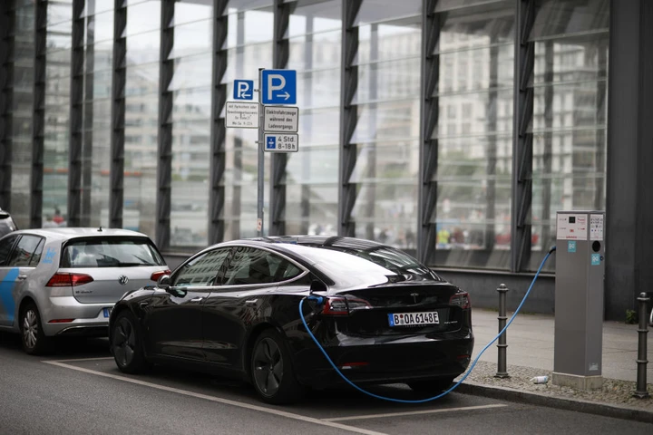 Il 94% dei tedeschi si rifiuta di comprare una Tesla: crollo dell'immagine