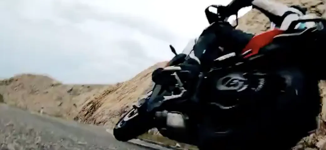 EICMA 2019, BMW: una nuova S1000 XR appare in video
