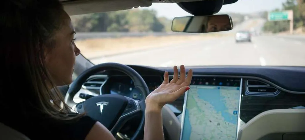 Tesla: la Nhtsa 