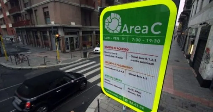 Milano: Area C aperta alle moto escluse le Euro 0