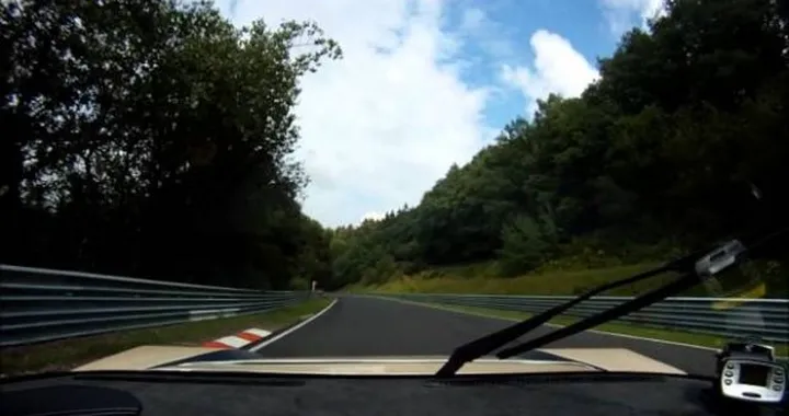 Electric RaceAbout: un giro al Nurburgring sull'auto elettrica