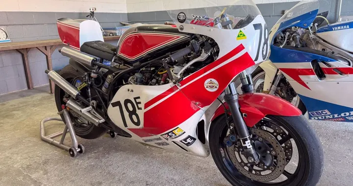 Yamaha TZ750: la leggenda che ruggisce ancora sulle piste