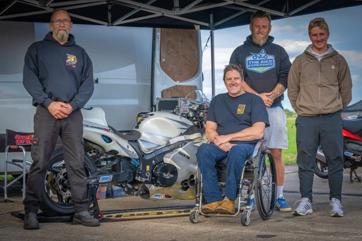 Suzuki Hayabusa da record: pilota paraplegico supera i 322 km/h