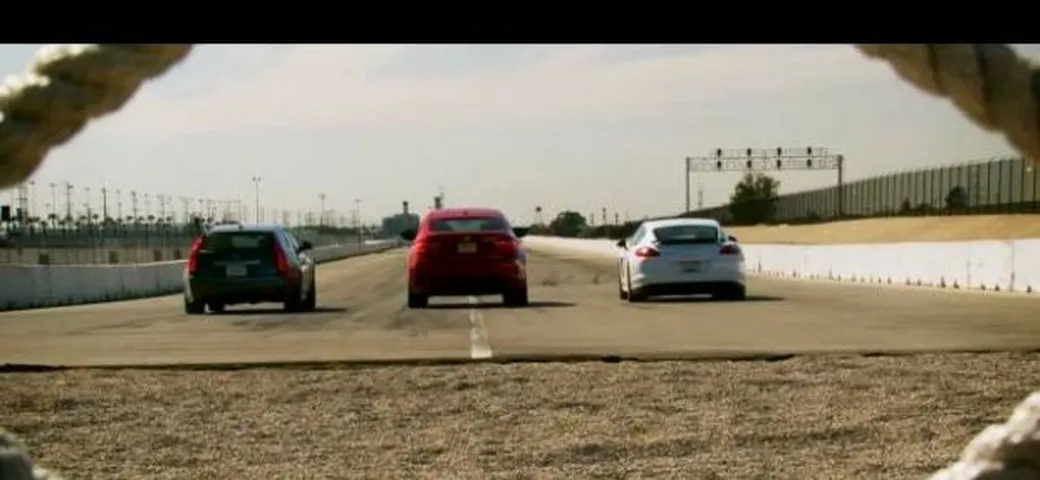 Video: drag-race fra BMW X6 M, Cadillac CTS-V Wagon e Porsche Panamera Turbo