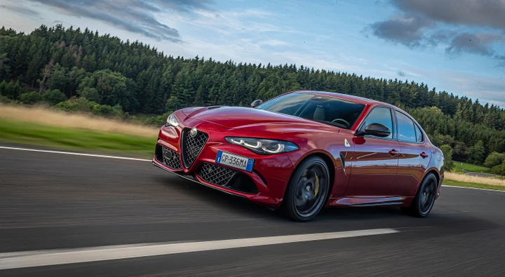 Alfa Romeo Giulia Quadrifoglio: per il settimo anno di fila premiata con lo 'sport auto Award'