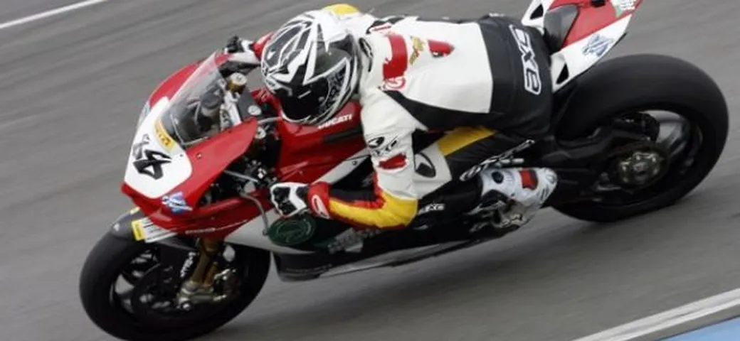 Guintoli prova la Ducati 1199 Panigale del team BSB Moto Rapido