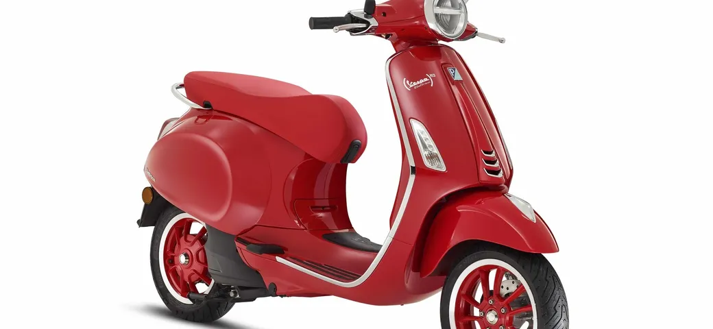 Eicma 2021, Vespa (Red): l'icona tecnologica si vesta di rosso